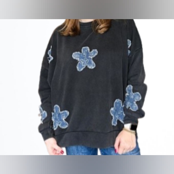 Blue Velvet oversized terry sweatshirt. Charcoal gray with denim star appliqué. - Picture 3 of 12